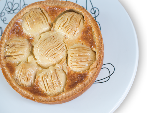 Pastel de manzana con flan de limón